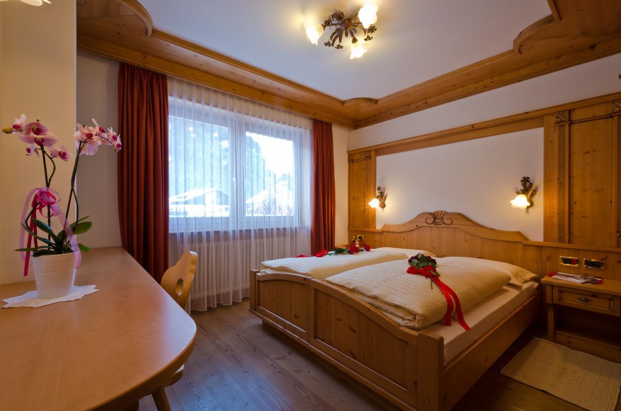 Hotel Al Viel B&B Canazei Ngoại thất bức ảnh