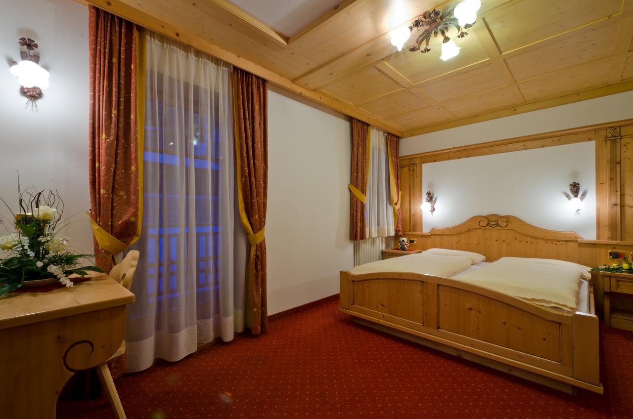 Hotel Al Viel B&B Canazei Ngoại thất bức ảnh
