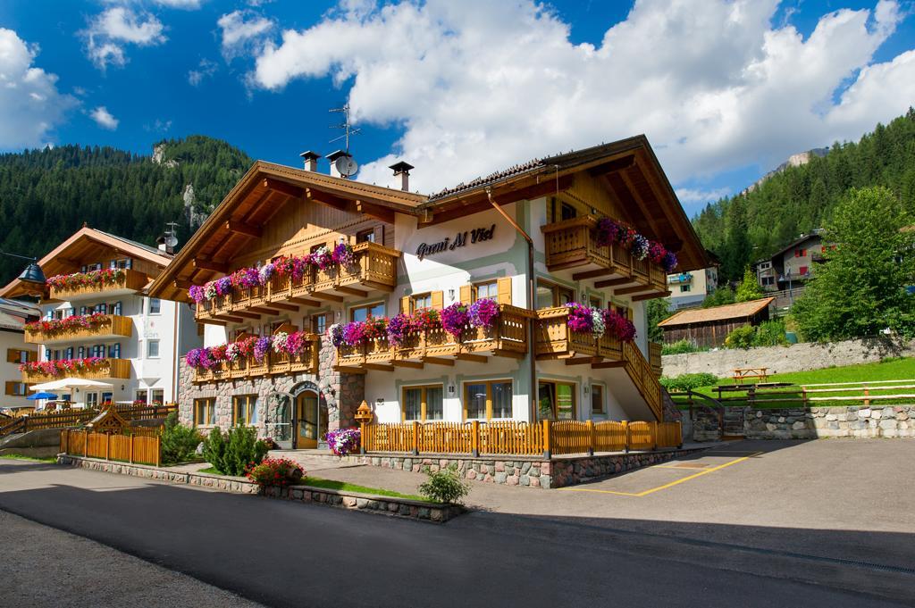 Hotel Al Viel B&B Canazei Ngoại thất bức ảnh