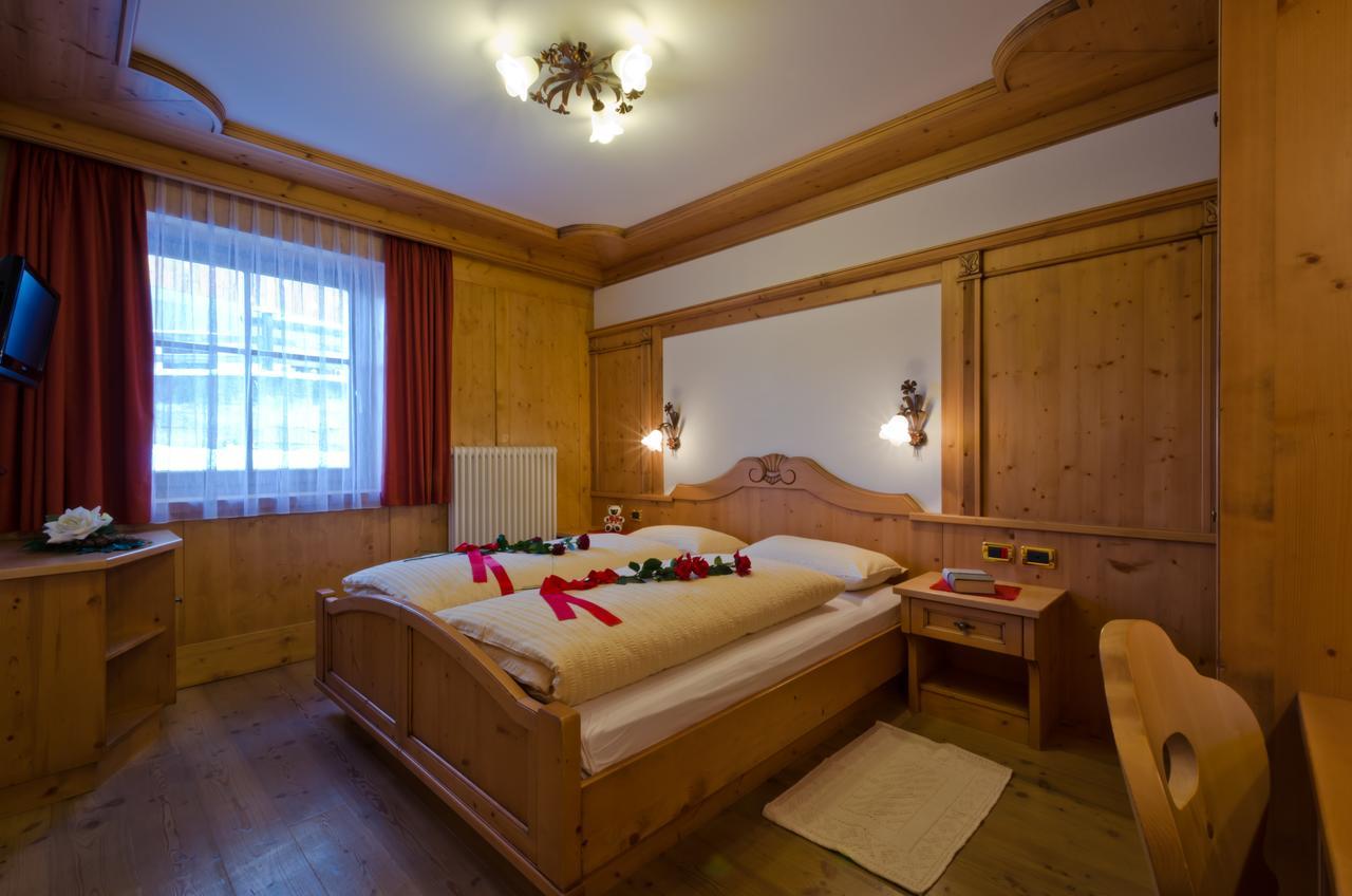 Hotel Al Viel B&B Canazei Ngoại thất bức ảnh